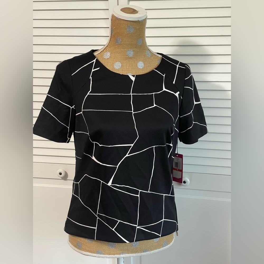 NWT Vince Camuto Black White Top With Side Zipper Business Office Blouse Sz XS